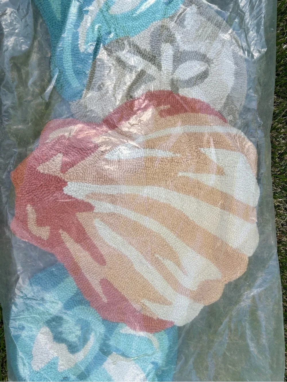 NIP Seashells Hand Hooked Accent Rug.